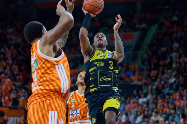 Joel Soriano ratiopharm ulm, 12 , Nelson Weidemann ratiopharm ulm, 00 , Stef Smith MHP Riesen Ludwigsburg, 03 GER, ratiopharm ulm vs MHP Riesen Ludwigsburg, Basketball, 22 Matchday, EasyCredit BBL, Season 2025 2026, 06 03 2026 GER, ratiopharm ulm vs MHP Riesen Ludwigsburg, Basketball, 22 Matchday, EasyCredit BBL, Season 2025 2026, 06 03 2026 Neu Ulm Copyright: xEibner-Pressefoto GeraldxOelze-dexStoppanyx EP_ODS