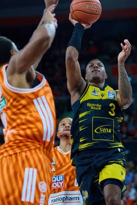 Joel Soriano ratiopharm ulm, 12 , Nelson Weidemann ratiopharm ulm, 00 , Stef Smith MHP Riesen Ludwigsburg, 03 GER, ratiopharm ulm vs MHP Riesen Ludwigsburg, Basketball, 22 Matchday, EasyCredit BBL, Season 2025 2026, 06 03 2026 GER, ratiopharm ulm vs MHP Riesen Ludwigsburg, Basketball, 22 Matchday, EasyCredit BBL, Season 2025 2026, 06 03 2026 Neu Ulm Copyright: xEibner-Pressefoto GeraldxOelze-dexStoppanyx EP_ODS