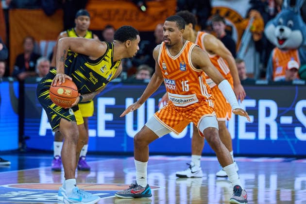 Elijah Hughes MHP Riesen Ludwigsburg, 07 , Justin Simon ratiopharm ulm, 15 GER, ratiopharm ulm vs MHP Riesen Ludwigsburg, Basketball, 22 Matchday, EasyCredit BBL, Season 2025 2026, 06 03 2026 GER, ratiopharm ulm vs MHP Riesen Ludwigsburg, Basketball, 22 Matchday, EasyCredit BBL, Season 2025 2026, 06 03 2026 New Ulm Copyright: xEibner-Pressefoto GeraldxOelze-dexStoppanyx EP_ODS
