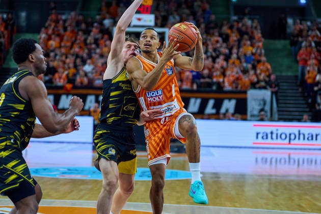 Duel, duel between Julis Baumer MHP Riesen Ludwigsburg, 37 and Nelson Weidemann ratiopharm ulm, 00 GER, ratiopharm ulm vs MHP Riesen Ludwigsburg, Basketball, 22 Matchday, EasyCredit BBL, Season 2025 2026, 06 03 2026 GER, ratiopharm ulm vs MHP Riesen Ludwigsburg, Basketball, 22 Matchday, EasyCredit BBL, Season 2025 2026, 06 03 2026 New Ulm Copyright: xEibner-Pressefoto GeraldxOelze-dexStoppanyx EP_ODS