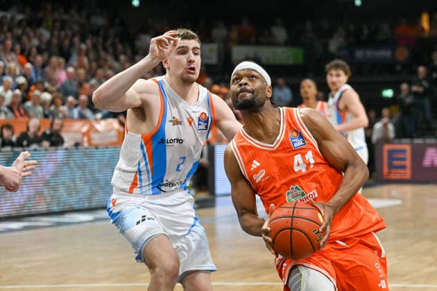 Lloyd Pandi RASTA Vechta, 41 vs Lorenz Bank Science City Jena, 25 RASTA Vechta vs Science City Jena, easyCredit Basketball Bundesliga, 22 Matchday, Season 2025 2026, 06 03 2026, RASTA Vechta vs Science City Jena, easyCredit Basketball Bundesliga, 22 Matchday, Season 2025 2026, 06 03 2026 Vechta Copyright: xEibner-Pressefoto RobertxGertzenx EP_RGN