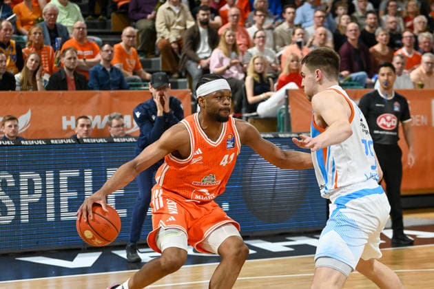 Lloyd Pandi RASTA Vechta, 41 vs Lorenz Bank Science City Jena, 25 RASTA Vechta vs Science City Jena, easyCredit Basketball Bundesliga, 22 Matchday, Season 2025 2026, 06 03 2026, RASTA Vechta vs Science City Jena, easyCredit Basketball Bundesliga, 22 Matchday, Season 2025 2026, 06 03 2026 Vechta Copyright: xEibner-Pressefoto RobertxGertzenx EP_RGN