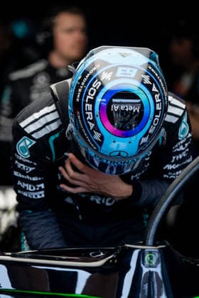 George Russell Mercedes AMG Petronas F1 Team, Great Britain, 63 gets into his car, AUS, Formula 1 World Championship, Australian Grand Prix, Albert Park Circuit, Melbourne, Qualifying Day, 2026 season, 06 03 2026 AUS, Formula 1 World Championship, Australian Grand Prix, Albert Park Circuit, Melbourne, Qualifying Day, 2026 season, 06 03 2026 Melbourne Copyright: xEibner-Pressefoto Memmlerx EP_MMR
