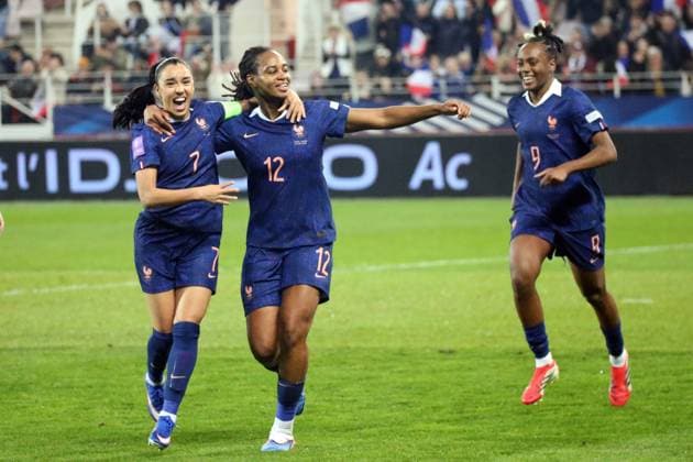 football, éliminatoire de la coupe du monde féminine 2027, j2, france - pologne NICOLAS GOISQUE MAXPPP - 07 03 2026, 21h10, stade gaston gérard de dijon , football, éliminatoire de la coupe du monde féminine 2027, 2ème journée, france - pologne, la joie des francaises sakina karchaoui, marie-antoinette katoto et melvine malard après le but du 2-1 inscrit à la 40ème minute Dijon, France, march 7th 2026 Football, Women s World Cup 2027 qualifier, Matchday 2, France vs. Poland Copyright: xMAXPPPxNICOLASxGOISQUEx GSQ202603071461 GSQ202603071461