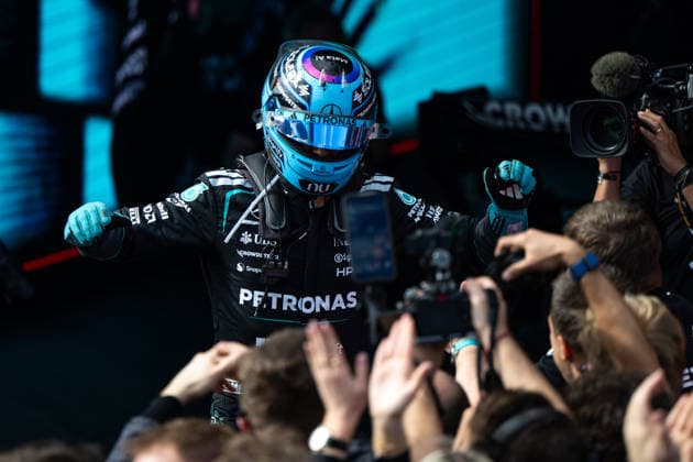 George Russell Mercedes AMG Petronas F1 Team, Great Britain, 63 celebrates victory with the team at Parc Ferme, AUS, Formula 1 World Championship, Australian Grand Prix, Albert Park Circuit, Melbourne, Race, 2026 season, 08 03 2026 AUS, Formula 1 World Championship, Australian Grand Prix, Albert Park Circuit, Melbourne, Race, 2026 season, 08 03 2026 Melbourne Copyright: xEibner-Pressefoto Memmlerx EP_MMR