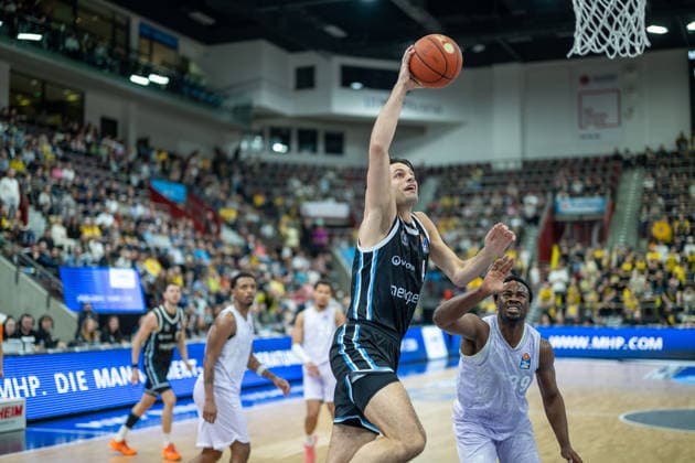 Benedikt Turudic Veolia Towers Hamburg, 44 , Maxwell Temoka MHP RIESEN Ludwigsburg, 39 , GER, MHP Riesen vs Veolia Towers Hamburg, Basketball Bundesliga, easycredit BBL, 23 Matchday, Season 2025 2026, 08 03 2026, GER, MHP Riesen vs Veolia Towers Hamburg, Basketball Bundesliga, easycredit BBL, 23 Matchday, Season 2025 2026, 08 03 2026 Ludwigsburg Copyright: xEibner-Pressefoto SaschaxWaltherx EP_EER