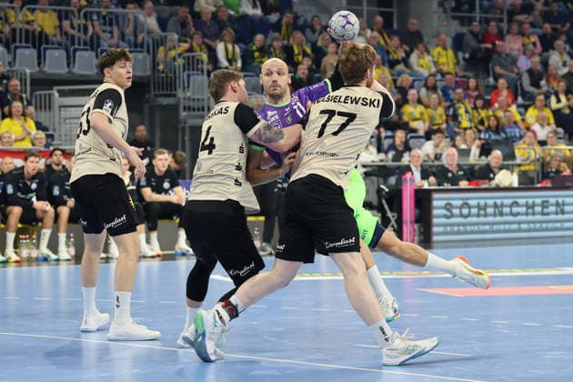 v li Elias Scholtes Bergischer HC, 4 , Lukas Sandell Rhein Neckar Loewen, 11 , Johannes Wasielewski Bergischer HC, 77 GER, Rhein Neckar Loewen vs Bergischer HC, Handball, 1 Bundesliga, Season 2025 2026, 08 03 2026 GER, Rhein Neckar Loewen vs Bergischer HC, 1 Bundesliga, Season 2025 2026, 08 03 2026 Mannheim Copyright: xEibner-Pressefoto JoergxHirschx EP_JHH