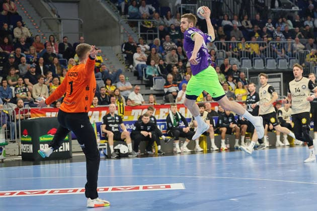 li Christopher Rudeck Bergischer HC, 1 , Tim Nothdurft Rhein Neckar Loewen, 8 GER, Rhein Neckar Loewen vs Bergischer HC, Handball, 1 Bundesliga, Season 2025 2026, 08 03 2026 GER, Rhein Neckar Loewen vs Bergischer HC, 1 Bundesliga, Season 2025 2026, 08 03 2026 Mannheim Copyright: xEibner-Pressefoto JoergxHirschx EP_JHH