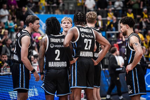 Jared Grey Veolia Towers Hamburg, 08 , Center and team visibly disappointed with the course of the game GER, MHP Riesen Ludwigsburg Veolia Towers Hamburg, Basketball Bundesliga, easycredit BBL, 23 Matchday, Season 2025 2026, 08 03 2026 GER, MHP Riesen Ludwigsburg Veolia Towers Hamburg, Basketball Bundesliga, easycredit BBL, 23 Matchday, Season 2025 2026, 08 03 2026 Ludwigsburg Copyright: xSandyxDinkelackerx EP_SDR