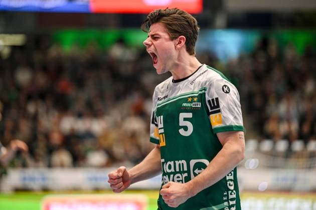 Goeppingen, Germany, 09 03 26 Rutger ten Velde FRISCH AUF Goeppingen gestures, gestures, cheers during the Daikin Handball Bundesliga match between FRISCH AUF Goeppingen vs ThSV Eisenach at EWS Arena on March 09, 2026 in Goeppingen, Germany Photo by Harry Langer DeFodi Images Goeppingen, Germany, 09 03 26 Rutger ten Velde FRISCH AUF Goeppingen gestures during the Daikin Handball Bundesliga match between FRISCH AUF Goeppingen vs ThSV Eisenach at EWS Arena on March 9, 2026 in Goeppingen, Germany Photo by Harry Langer DeFodi Images Photo by Harry Langer DeFodi Images