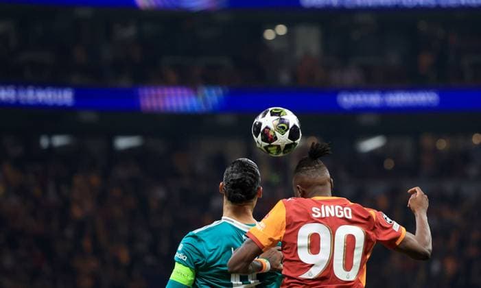 Virgil van Dijk of Liverpool in action against Wilfried Singo of Galatasaray Galatasaray v Liverpool, UEFA Champions League, Round of 16, First Leg, Football, RAMS Park, Istanbul, Turkiye - 10 Mar 2026Istanbul RAMS Park Turkey EDITORIAL USE ONLY No use with unauthorised audio, video, data, fixture lists, club league logos or live services. Online in-match use limited to 120 images, no video emulation. No use in betting, games or single club league player publications. Copyright: xGeorgexTewkesbury Shutterstockx 16740258al