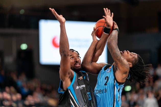 Keith Braxton Jr Science City Jena, 13 in duel, fight for the ball with Leonard Thorpe Jr Veolia Towers Hamburg, 02 , GER, Veolia Towers Hamburg vs Science City Jena, Basketball, Bundesliga, Matchday 26, Season 2025 2026, 10 03 2026 GER, Veolia Towers Hamburg vs Science City Jena, Basketball, Bundesliga, Matchday 26, Season 2025 2026, 10 03 2026 Hamburg Copyright: xEibner-Pressefoto MaxxVincenx EP_MVN