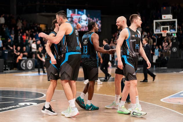 Jena cheers after victory end of game, Keith Braxton Jr Science City Jena, 13 , Kristofer Krause Science City Jena, 36 , Alex Herrera Science City Jena, 41 , Lorenz Bank Science City Jena, 25 , Jack Pagenkopf Science City Jena, 11 , GER, Veolia Towers Hamburg vs Science City Jena, Basketball, Bundesliga, Matchday 26, Season 2025 2026, 10 03 2026 GER, Veolia Towers Hamburg vs Science City Jena, Basketball, Bundesliga, Matchday 26, Season 2025 2026, 10 03 2026 Hamburg Copyright: xEibner-Pressefoto MaxxVincenx EP_MVN