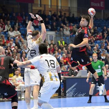 Aaron Mensing MT Melsungen 33 on throw Wiktor Jankowski HC Vardar 78 L , Milan Lazarevski HC Vardar 18 , GER, MT Melsungen HC Vardar 1961 PRO Skopje MKD , Handball, EHF European League Men, Main Round, Season 2025 2026, 10 03 2026, GER, MT Melsungen HC Vardar Skopje, Handball, EHF Men, Main Round, Season 2025 2026, 10 03 2026 Kassel Copyright: xEibner-Pressefotox xRolandxSippelx EP_RSL