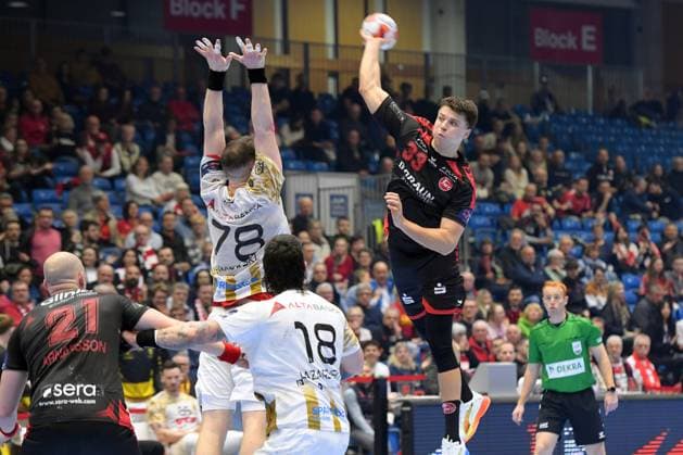 Aaron Mensing MT Melsungen 33 on throw Wiktor Jankowski HC Vardar 78 L , Milan Lazarevski HC Vardar 18 , GER, MT Melsungen HC Vardar 1961 PRO Skopje MKD , Handball, EHF European League Men, Main Round, Season 2025 2026, 10 03 2026, GER, MT Melsungen HC Vardar Skopje, Handball, EHF Men, Main Round, Season 2025 2026, 10 03 2026 Kassel Copyright: xEibner-Pressefotox xRolandxSippelx EP_RSL