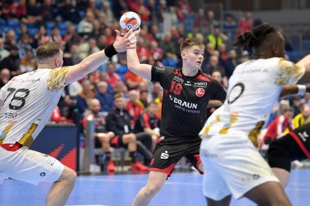 Reynir Thor Stefansson MT Melsungen 19 on the ball , Wiktor Jankowski HC Vardar 78 L , Mahamadou Keita HC Vardar 10 R , GER, MT Melsungen HC Vardar 1961 PRO Skopje MKD , Handball, EHF European League Men, Main Round, Season 2025 2026, 10 03 2026, GER, MT Melsungen HC Vardar Skopje, Handball, EHF Men, Main Round, Season 2025 2026, 10 03 2026 Kassel Copyright: xEibner-Pressefotox xRolandxSippelx EP_RSL