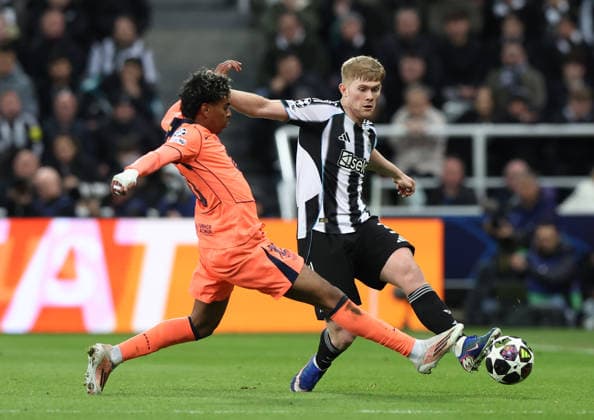 Newcastle Upon Tyne, England, 10th March 2026. Lamine Yamal of FC Barcelona, Barca tackles Lewis Hall of Newcastle United during the Newcastle United vs FC Barcelona UEFA Champions League match at St. James Park, Newcastle Upon Tyne. Picture credit should read: Nigel Roddis Sportimage EDITORIAL USE ONLY. No use with unauthorised audio, video, data, fixture lists, club league logos or live services. Online in-match use limited to 120 images, no video emulation. No use in betting, games or single club league player publications. SPI_041_NR_NEWC_BARCx SPI-4596-0039