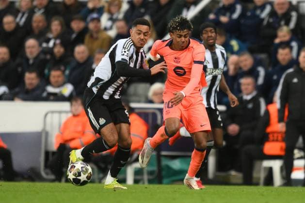 Jacob Ramsey of Newcastle United and Lamine Yamal of Barcelona Newcastle United v Barcelona, UEFA Champions League, Round of 16, First Leg, Football, St James Park, Newcastle, UK - 10 Mar 2026Newcastle St James Park United Kingdom EDITORIAL USE ONLY No use with unauthorised audio, video, data, fixture lists, club league logos or live services. Online in-match use limited to 120 images, no video emulation. No use in betting, games or single club league player publications. Copyright: xRichardxLee Shutterstockx 16740284br