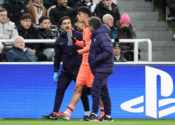Newcastle Upon Tyne, England, 10th March 2026. Marc Bernal of FC Barcelona, Barca goes off injured during the Newcastle United vs FC Barcelona UEFA Champions League match at St. James Park, Newcastle Upon Tyne. Picture credit should read: Nigel Roddis Sportimage EDITORIAL USE ONLY. No use with unauthorised audio, video, data, fixture lists, club league logos or live services. Online in-match use limited to 120 images, no video emulation. No use in betting, games or single club league player publications. SPI_051_NR_NEWC_BARCx SPI-4596-0051