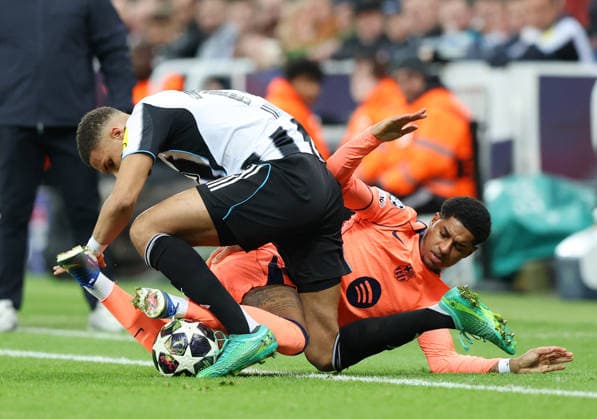 Newcastle Upon Tyne, England, 10th March 2026. Malick Thiaw of Newcastle United (l) tussles with Marcus Rashford of FC Barcelona, Barca (r) during the Newcastle United vs FC Barcelona UEFA Champions League match at St. James Park, Newcastle Upon Tyne. Picture credit should read: Nigel Roddis Sportimage EDITORIAL USE ONLY. No use with unauthorised audio, video, data, fixture lists, club league logos or live services. Online in-match use limited to 120 images, no video emulation. No use in betting, games or single club league player publications. SPI_052_NR_NEWC_BARCx SPI-4596-0052