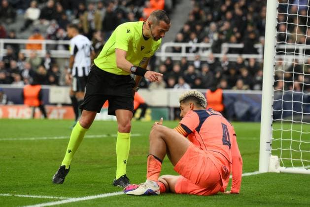 Referee Marco Guida makes Ronald Araujo of Barcelona goe off the pitch Newcastle United v Barcelona, UEFA Champions League, Round of 16, First Leg, Football, St James Park, Newcastle, UK - 10 Mar 2026Newcastle St James Park United Kingdom EDITORIAL USE ONLY No use with unauthorised audio, video, data, fixture lists, club league logos or live services. Online in-match use limited to 120 images, no video emulation. No use in betting, games or single club league player publications. Copyright: xRichardxLee Shutterstockx 16740284bv