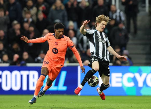 Newcastle Upon Tyne, England, 10th March 2026. Marcus Rashford of FC Barcelona, Barca and Anthony Gordon of Newcastle United during the Newcastle United vs FC Barcelona UEFA Champions League match at St. James Park, Newcastle Upon Tyne. Picture credit should read: Nigel Roddis Sportimage EDITORIAL USE ONLY. No use with unauthorised audio, video, data, fixture lists, club league logos or live services. Online in-match use limited to 120 images, no video emulation. No use in betting, games or single club league player publications. SPI_058_NR_NEWC_BARCx SPI-4596-0058
