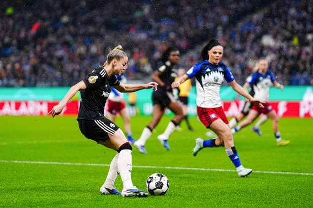 Giulia Gwinn FC Bayern Munich, 07 , Nigar Mirzaliyeva Hamburger SV, 04 GER, Hamburger SV vs FC Bayern Munich, Women, Football, DFB Cup, Quarter-finals, 2025 2026 season, 11 03 2026 GER, Hamburger SV vs FC Bayern Munich, Women, Football, DFB Cup, Quarter-finals, 2025 2026 season, 11 03 2026 Hamburg Copyright: xEibner-Pressefoto MarcelxvonxFehrnx EP_MFN