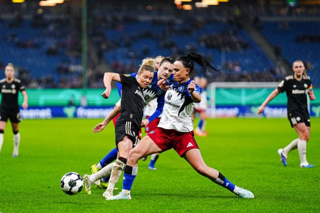 Linda Dallmann FC Bayern Munich, 10 , Nigar Mirzaliyeva Hamburger SV, 04 GER, Hamburger SV vs FC Bayern Munich, Women, Football, DFB Cup, Quarter-finals, 2025 2026 season, 11 03 2026 GER, Hamburger SV vs FC Bayern Munich, Women, Football, DFB Cup, Quarter-finals, 2025 2026 season, 11 03 2026 Hamburg Copyright: xEibner-Pressefoto MarcelxvonxFehrnx EP_MFN