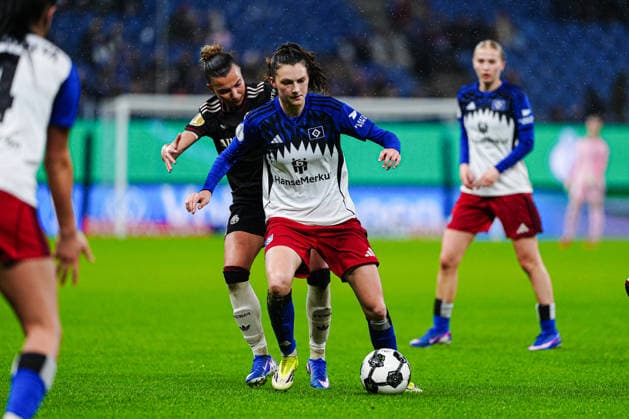 Arianna Caruso FC Bayern Munich, 27 , Lotta Wrede Hamburger SV, 32 GER, Hamburger SV vs FC Bayern Munich, Women, Football, DFB Cup, Quarter-finals, 2025 2026 season, 11 03 2026 GER, Hamburger SV vs FC Bayern Munich, Women, Football, DFB Cup, Quarter-finals, 2025 2026 season, 11 03 2026 Hamburg Copyright: xEibner-Pressefoto MarcelxvonxFehrnx EP_MFN