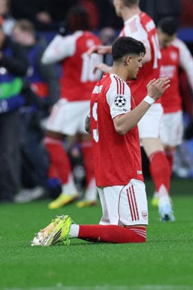 GER, UEFA CL, Round of 16, Bayer 04 Leverkusen GER vs FC Arsenal ENG , 11 03 2026, BayArena, Leverkusen, GER, UEFA CL, Round of 16, Bayer 04 Leverkusen GER vs FC Arsenal ENG , , pictured Piero Hincapià FC Arsenal 5 , prays before the match as usual nordphotoxGmbHx xMeuter nph00351