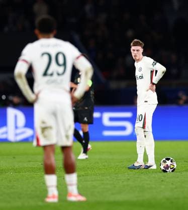 Cole Palmer of Chelsea and team mates look dejected after conceding a second goal. Paris Saint-Germain v Chelsea, UEFA Champions League, Round of 16, First Leg, Football, Parc des Princes, Paris, France - 11 Mar 2026Paris Parc des Princes France EDITORIAL USE ONLY No use with unauthorised audio, video, data, fixture lists, club league logos or live services. Online in-match use limited to 120 images, no video emulation. No use in betting, games or single club league player publications. Copyright: xJamesxMarsh Shutterstockx 16746728bu