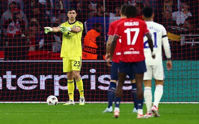 Emiliano Martinez of Aston Villa. Lille v Aston Villa, UEFA Europa League, Round of 16, First Leg, Football, Stade Pierre-Mauroy, Lille, France - 12 Mar 2026Lille Stade Pierre-Mauroy France EDITORIAL USE ONLY No use with unauthorised audio, video, data, fixture lists, club league logos or live services. Online in-match use limited to 120 images, no video emulation. No use in betting, games or single club league player publications. Copyright: xJamesxMarsh Shutterstockx 16746748af
