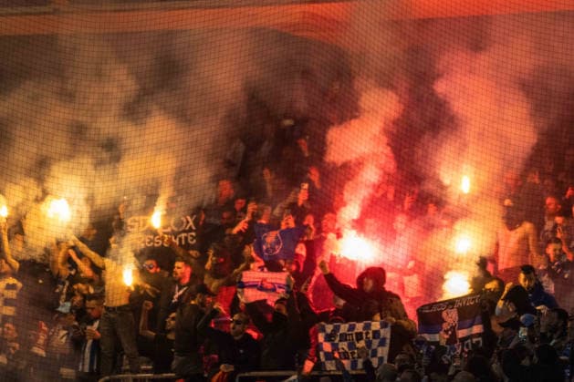 Bengalos, pyrotechnics, smoke rises in the FC Porto fan block xettx, Germany, Stuttgart, 12 03 2026, Football, UEFA Europa League VfB Stuttgart vs FC Porto, Season 2025 2026, Round of 16, MHP Arena