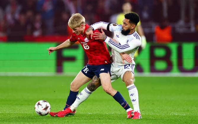 Hakon Arnar Haraldsson of Lille and Douglas Luiz of Aston Villa. Lille v Aston Villa, UEFA Europa League, Round of 16, First Leg, Football, Stade Pierre-Mauroy, Lille, France - 12 Mar 2026Lille Stade Pierre-Mauroy France EDITORIAL USE ONLY No use with unauthorised audio, video, data, fixture lists, club league logos or live services. Online in-match use limited to 120 images, no video emulation. No use in betting, games or single club league player publications. Copyright: xJamesxMarsh Shutterstockx 16746748al