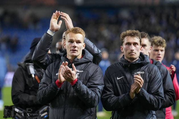The team thanks the fans and Ultras after the match, Philipp Lienhart SC Freiburg, 03 , Patrick Osterhage SC Freiburg, 06 , Belgium, Football, UEFA Europa League, Round of 16 first leg, 2025 2026, KRC Genk vs SC Freiburg, 12 03 2026, KRC Genk Arena, Cegeka Arena, Genk, Belgium Genk KRC Genk Arena, Cegeka Arena Limburg Belgium Copyright: xArnexAmbergx
