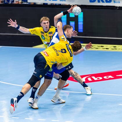 13 03 2026, GER, Handball, Men, Season 25 26, Daikin 1 Bl, 25 Matchday, ThSV Eisenach Rhein Neckar Loewen Steven Plucnar Jacobsen Rhein Neckar Loewen , Edwin Aspenbaeck Rhein Neckar Loewen , Oskar Joelsson ThSV Eisenach,3 99817 Eisenach Werner Assmann Halle Am Sportp Thueringen Germany