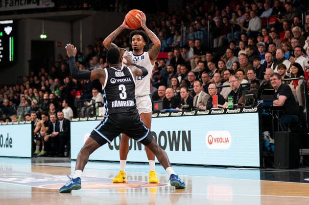 Michael Weathers MLP Academics Heidelberg, 20 , Osaro Rich Veolia Towers Hamburg, 03 , GER, Veolia Towers Hamburg vs MLP Academics Heidelberg, Basketball, Bundesliga, Matchday 24, Season 2025 2026, 13 03 2026 GER, Veolia Towers Hamburg vs MLP Academics Heidelberg, Basketball, Bundesliga, Matchday 24, Season 2025 2026, 13 03 2026 Hamburg Copyright: xEibner-Pressefoto MaxxVincenx EP_MVN