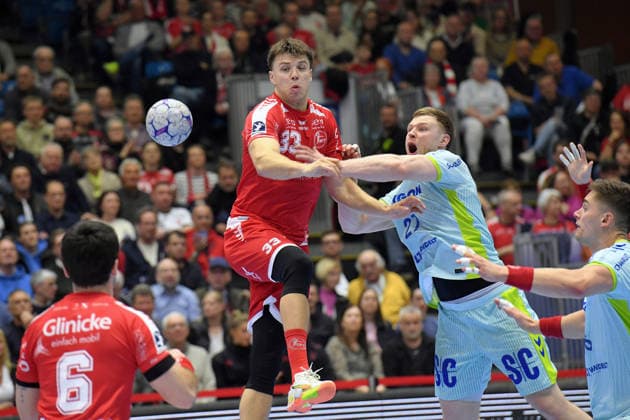 Aaron Mensing MT Melsungen 33 M , Erik Balenciaga MT Melsungen 6 L , Kristjan Horzen VfL Gummersbach 27 , GER, MT Melsungen VfL Gummersbach, Handball, 1 Bundesliga, 25 Matchday, Season 2025 2026, 13 03 2026, GER, MT Melsungen VfL Gummersbach, Handball, 1 Bundesliga, 25 Matchday, Season 2025 2026, 13 03 2026 Kassel Copyright: xEibner-Pressefotox xRolandxSippex EP_RSL