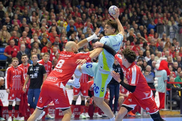 Julian Koester VfL Gummersbach 7 on the ball , Adrian Sipos MT Melsungen 8 , Marti Soler MT Melsungen 23 R , GER, MT Melsungen VfL Gummersbach, Handball, 1 Bundesliga, 25 Matchday, Season 2025 2026, 13 03 2026, GER, MT Melsungen VfL Gummersbach, Handball, 1 Bundesliga, 25 Matchday, Season 2025 2026, 13 03 2026 Kassel Copyright: xEibner-Pressefotox xRolandxSippex EP_RSL