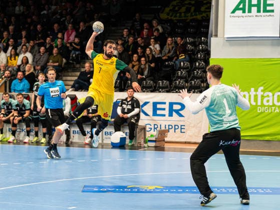 Pouya Norouzi VfL Eintracht Hagen, 07 throwing a shot on goal against Dave Hoernig HC Oppenweiler Backnang, 01 VfL Eintracht Hagen vs HC Oppenweiler Backnang , Handball, 2 Bundesliga, 24 Matchday, Season 2025 2026, 13 03 2026 VfL Eintracht Hagen vs HC Oppenweiler Backnang , Handball, 2 Bundesliga, 24 Matchday, Season 2025 2026, 13 03 2026 Hagen Copyright: xEibner-Pressefoto DamianxKruczynx EP_DKI