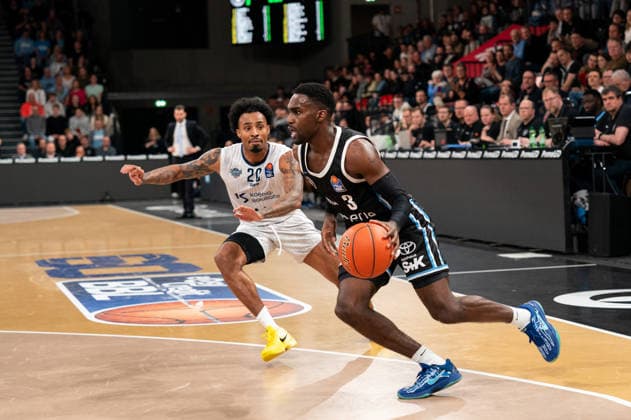 Osaro Rich Veolia Towers Hamburg, 03 dribbling against Michael Weathers MLP Academics Heidelberg, 20 , GER, Veolia Towers Hamburg vs MLP Academics Heidelberg, Basketball, Bundesliga, Matchday 24, Season 2025 2026, 13 03 2026 GER, Veolia Towers Hamburg vs MLP Academics Heidelberg, Basketball, Bundesliga, Matchday 24, Season 2025 2026, 13 03 2026 Hamburg Copyright: xEibner-Pressefoto MaxxVincenx EP_MVN