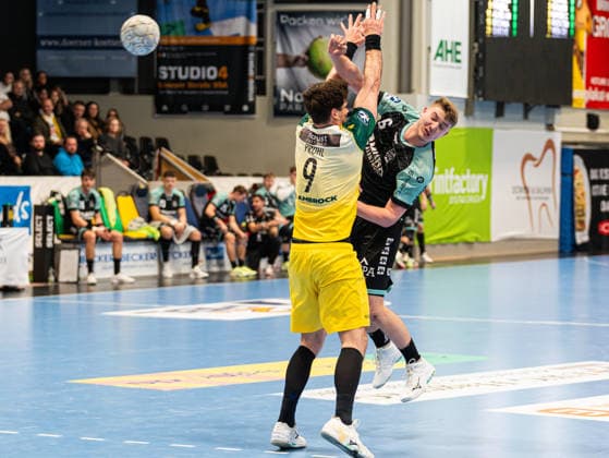 Timm Buck HC Oppenweiler Backnang, 06 throwing a shot on goal against Tilman Proehl VfL Eintracht Hagen, 09 VfL Eintracht Hagen vs HC Oppenweiler Backnang , Handball, 2 Bundesliga, 24 Matchday, Season 2025 2026, 13 03 2026 VfL Eintracht Hagen vs HC Oppenweiler Backnang , Handball, 2 Bundesliga, 24 Matchday, Season 2025 2026, 13 03 2026 Hagen Copyright: xEibner-Pressefoto DamianxKruczynx EP_DKI