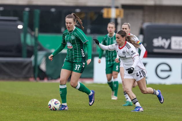 from left Mara Alber SV Werder Bremen, 37 and Ereleta Memeti Eintracht Frankfurt, 27 in duel, dynamic, action, action, game scene, THE DFB GUIDELINES PROHIBIT ANY USE OF PHOTOGRAPHS AS IMAGE SEQUENCES AND OR QUASI VIDEO DFB REGULATIONS PROHIBIT ANY USE OF PHOTOGRAPHS AS IMAGE SEQUENCES AND OR QUASI VIDEO , 14 03 2026, Bremen Germany , Football, Google Pixel Women Bundesliga, SV Werder Bremen Eintracht Frankfurt xobx