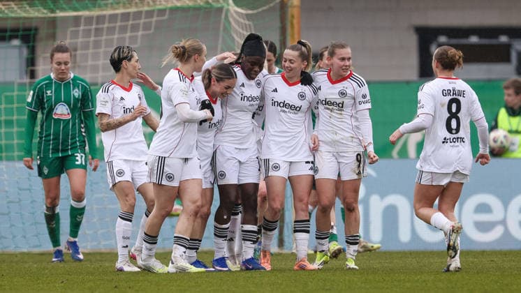 Eintracht Frankfurt players with goal celebration, cheering, jubilant, optimistic, game scene, highlight, joy about the goal to 0 1, THE DFB REGULATIONS PROHIBIT ANY USE OF PHOTOGRAPHS AS IMAGE SEQUENCES AND OR QUASI VIDEO , 14 03 2026, Bremen Germany , Football, Google Pixel Womens Bundesliga, SV Werder Bremen Eintracht Frankfurt xobx
