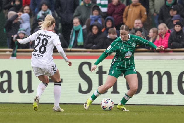 from left Rebecka Blomqvist Eintracht Frankfurt, 28 and Sarah Gutmann SV Werder Bremen, 32 in a duel, dynamic, action, action, game scene, THE DFB REGULATIONS PROHIBIT ANY USE OF PHOTOGRAPHS AS IMAGE SEQUENCES AND OR QUASI VIDEO , 14 03 2026, Bremen Germany , Football, Google Pixel Womens Bundesliga, SV Werder Bremen Eintracht Frankfurt xobx