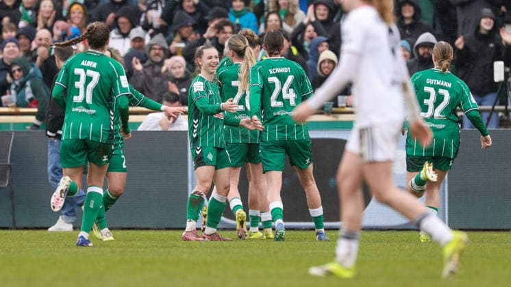 SV Werder Bremen players with goal celebration, cheering, jubilant, optimistic, match scene, highlight, joy about the goal to 2 2, THE DFB REGULATIONS PROHIBIT ANY USE OF PHOTOGRAPHS AS IMAGE SEQUENCES AND OR QUASI VIDEO , 14 03 2026, Bremen Germany , Football, Google Pixel Womens Bundesliga, SV Werder Bremen Eintracht Frankfurt xobx