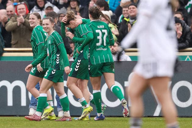 SV Werder Bremen players with goal celebration, cheering, jubilant, optimistic, match scene, highlight, joy about the goal to 2 2, THE DFB REGULATIONS PROHIBIT ANY USE OF PHOTOGRAPHS AS IMAGE SEQUENCES AND OR QUASI VIDEO , 14 03 2026, Bremen Germany , Football, Google Pixel Womens Bundesliga, SV Werder Bremen Eintracht Frankfurt xobx
