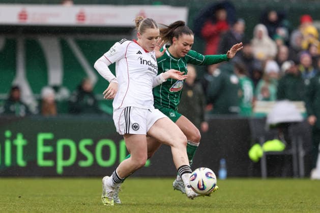 from left Jella Veit Eintracht Frankfurt, 25 and Maja Sternad SV Werder Bremen, 11 in a duel, dynamic, action, action, game scene, THE DFB REGULATIONS PROHIBIT ANY USE OF PHOTOGRAPHS AS IMAGE SEQUENCES AND OR QUASI VIDEO , 14 03 2026, Bremen Germany , Football, Google Pixel Womens Bundesliga, SV Werder Bremen Eintracht Frankfurt xobx