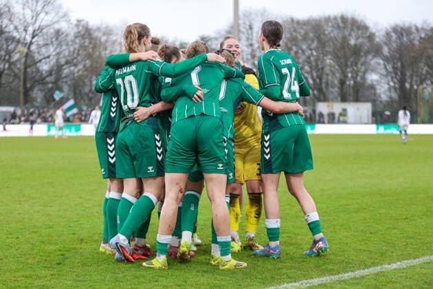 SV Werder Bremen players with goal celebration, cheering, jubilant, optimistic, game scene, highlight, joy about the goal to 4 2, THE DFB REGULATIONS PROHIBIT ANY USE OF PHOTOGRAPHS AS IMAGE SEQUENCES AND OR QUASI VIDEO , 14 03 2026, Bremen Germany , Football, Google Pixel Womens Bundesliga, SV Werder Bremen Eintracht Frankfurt xobx