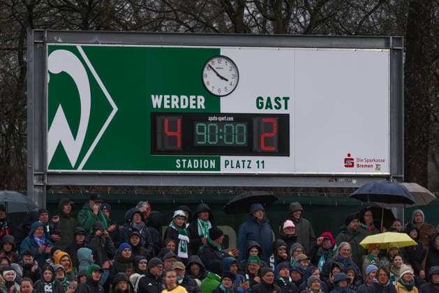 The scoreboard shows the score of 4 2, result, intermediate result, final result, final score, goals, videowall, videowall, display, THE DFB REGULATIONS PROHIBIT ANY USE OF PHOTOGRAPHS AS IMAGE SEQUENCES AND OR QUASI VIDEO , 14 03 2026, Bremen Germany , Football, Google Pixel Womens Bundesliga, SV Werder Bremen Eintracht Frankfurt xobx
